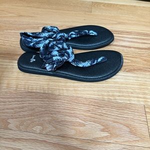 Sanuk sling flat sandal